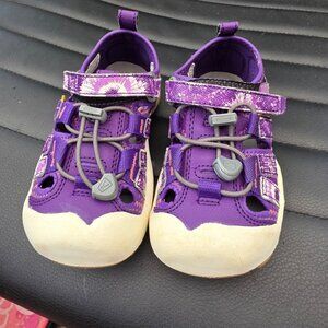 Keen knotch creek sandles size 10 t